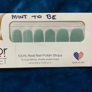 NWT Mint To Be Color Street